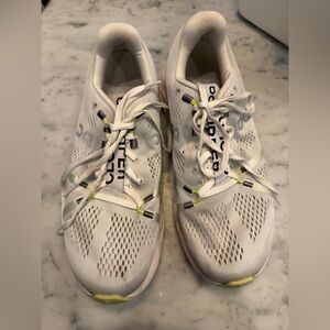 On Cloudsurfer running shoes size 8.5